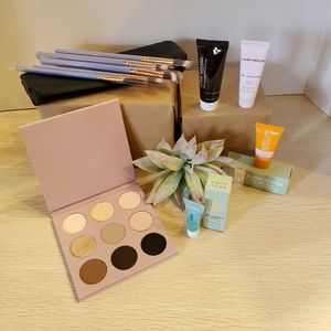 Cargo eyeshadow palette & Luxie wanderlust brushes